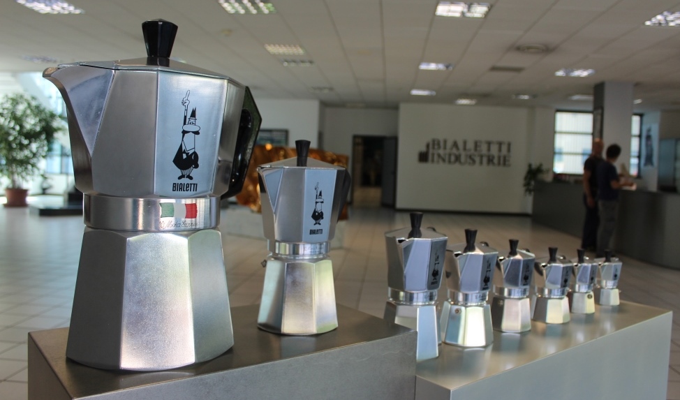 Arsonsisi and Bialetti colour the coffee break ARSONSISI